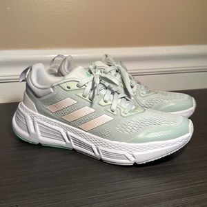 Adidas Questar Running Shoe Women’s 7 Bounce Technology